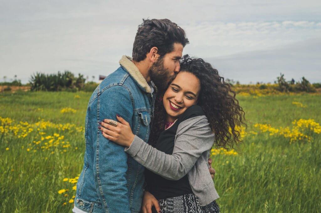 أفضل 11 طريقة لتحسين حياتك الجنسية وإبهار شريكك